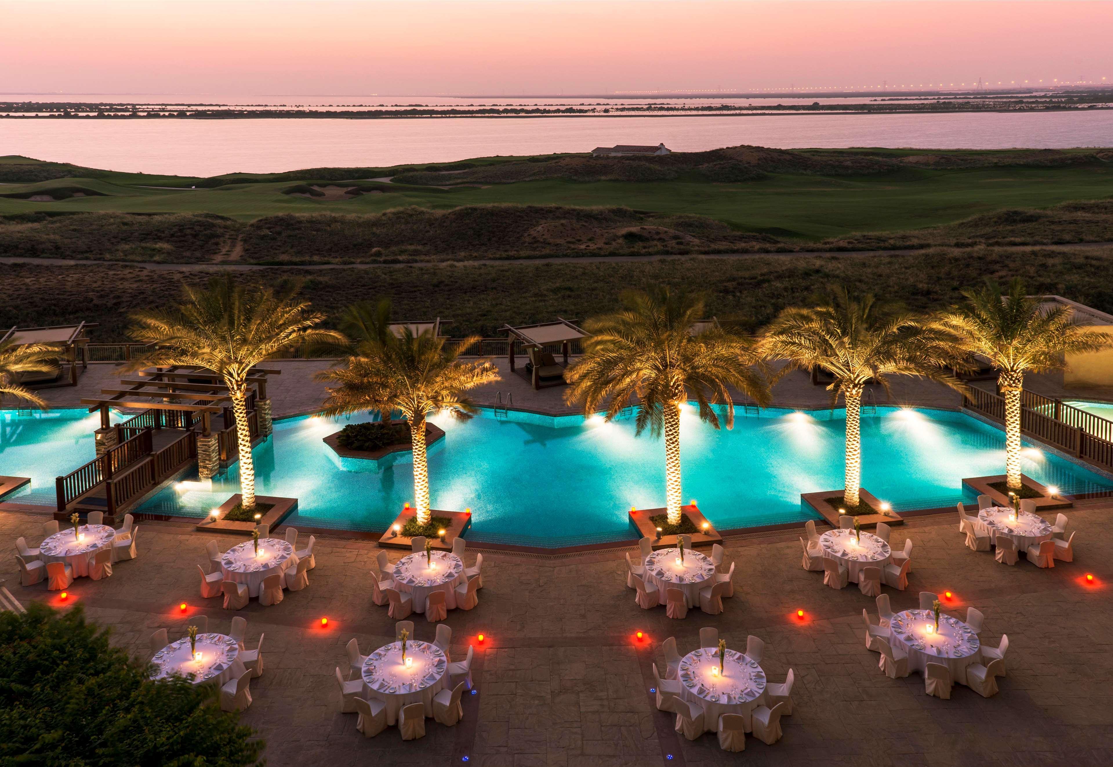 Radisson Blu Hotel, Abu Dhabi Yas Island Exterior photo