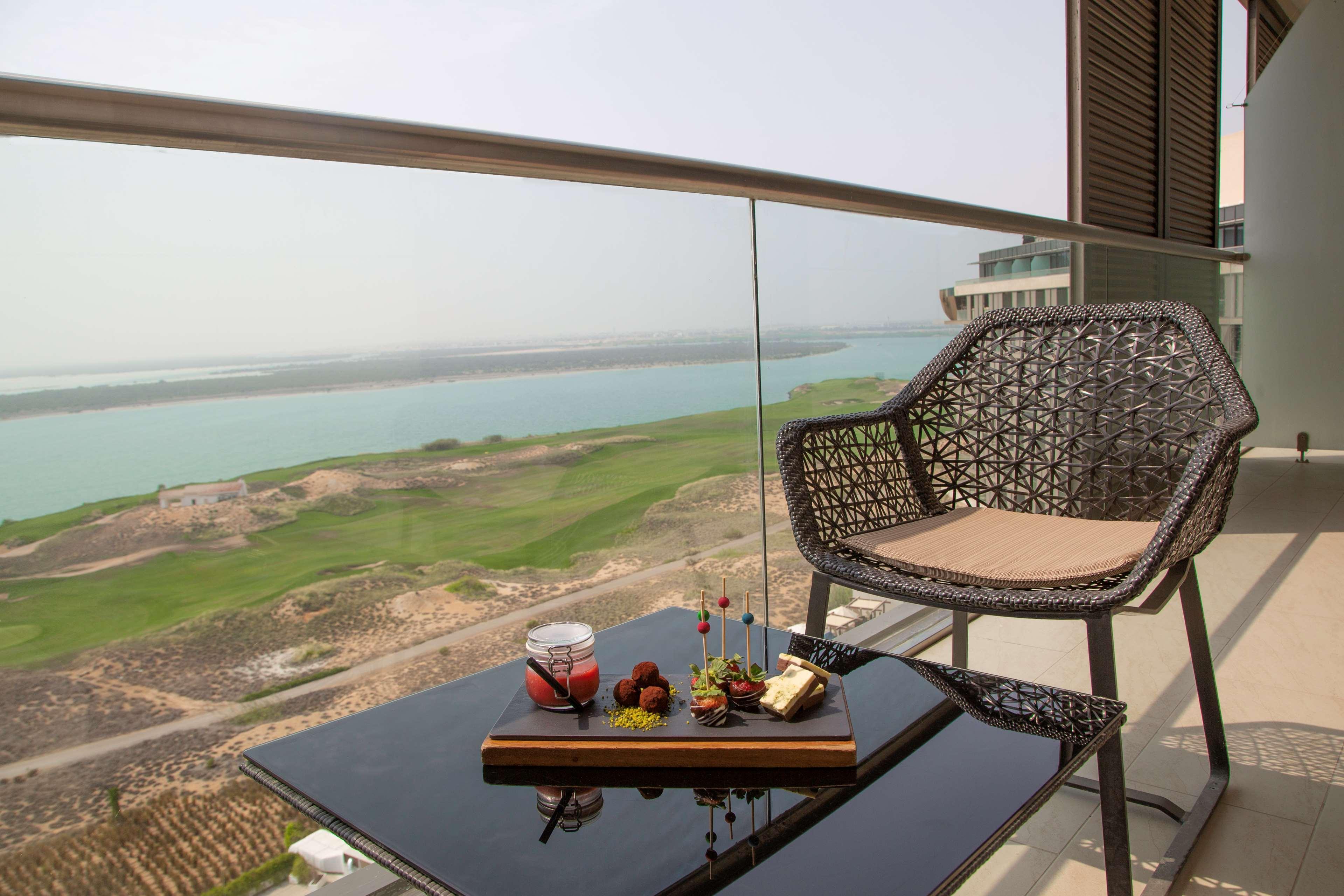 Radisson Blu Hotel, Abu Dhabi Yas Island Exterior photo