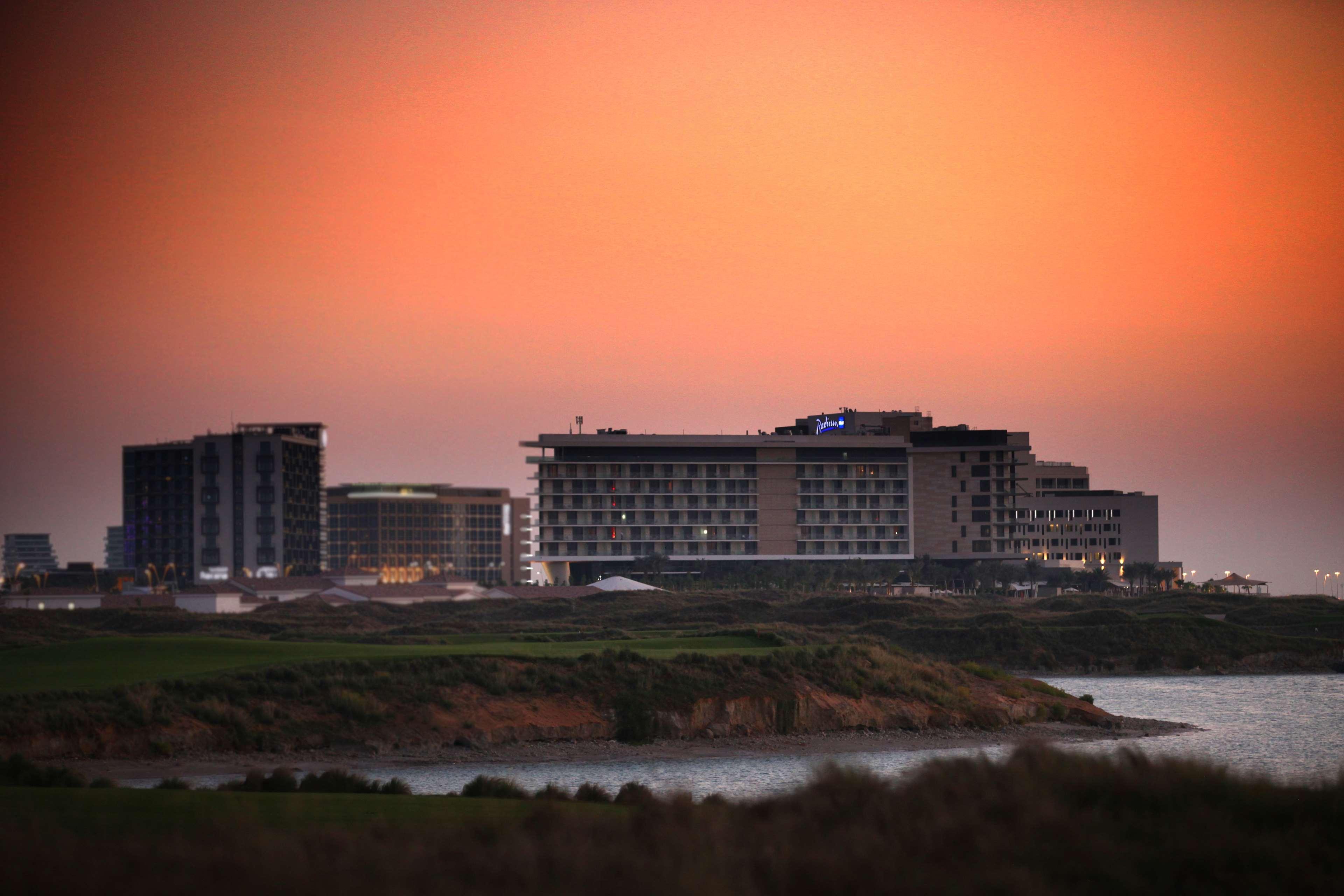Radisson Blu Hotel, Abu Dhabi Yas Island Exterior photo
